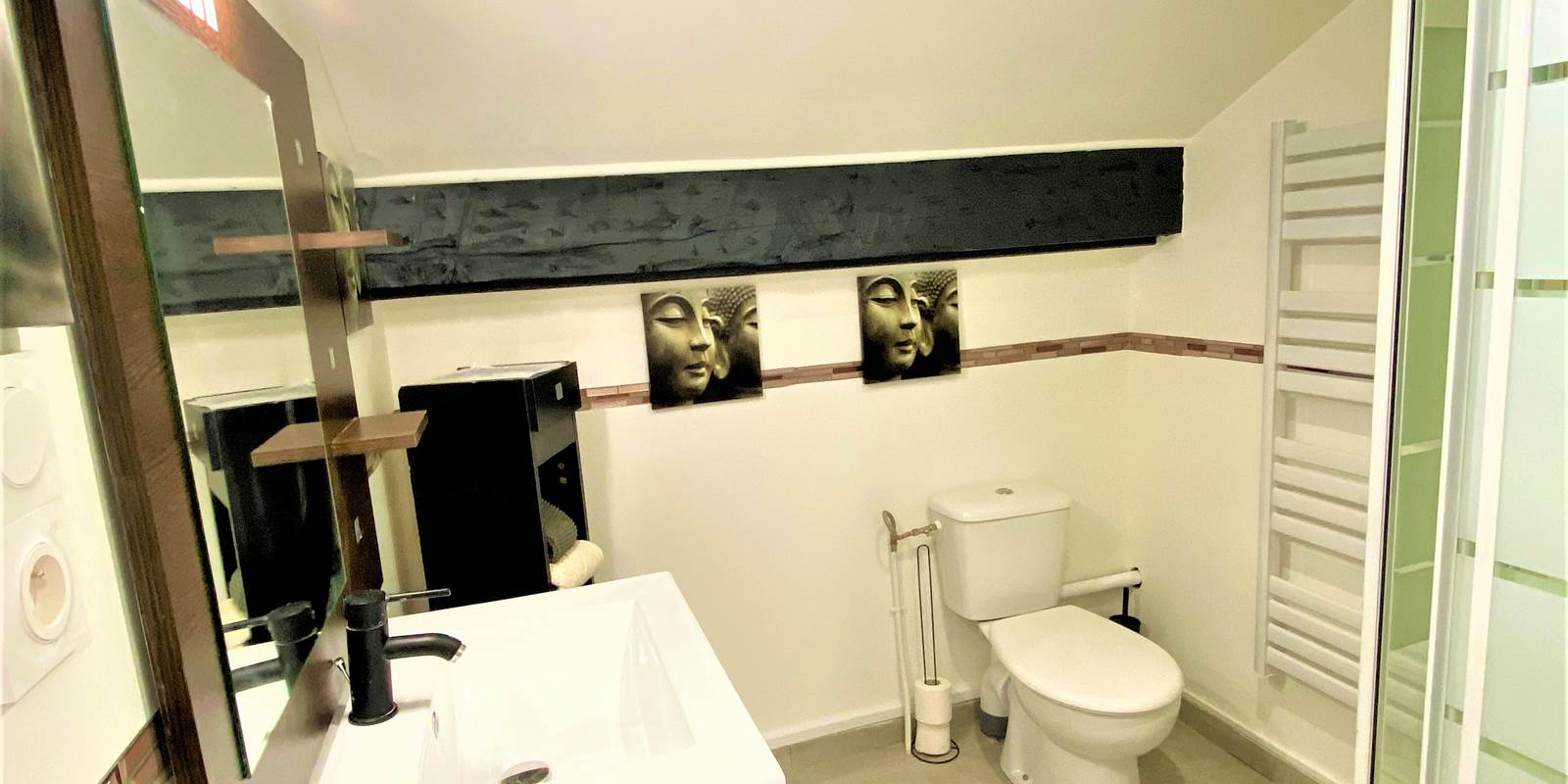 Salle-de-bains très fonctionnelle