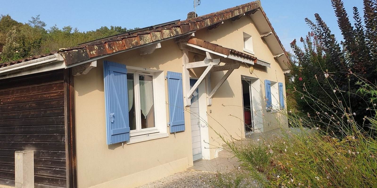 Location saisonnière villa Heureuse facade extérieure entrée principale 2