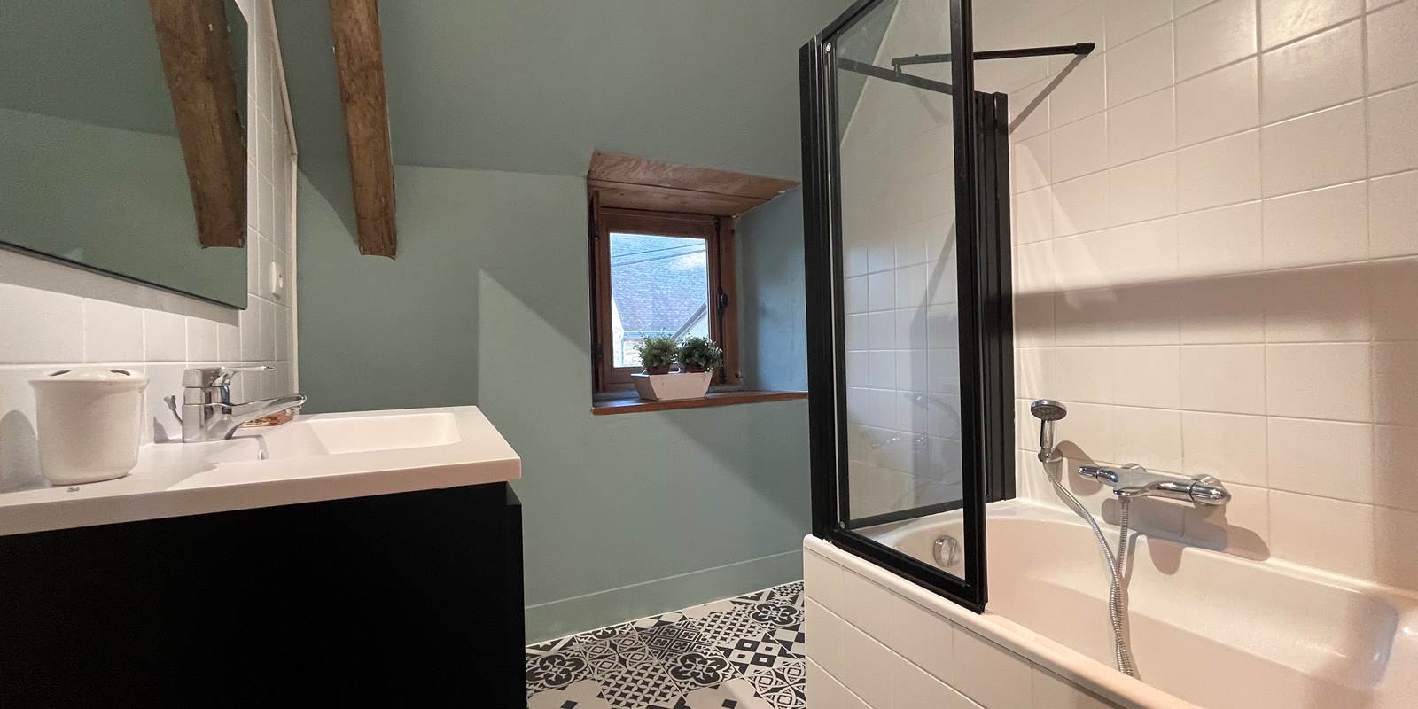 salle de bain de la chambre: Les Magnolias