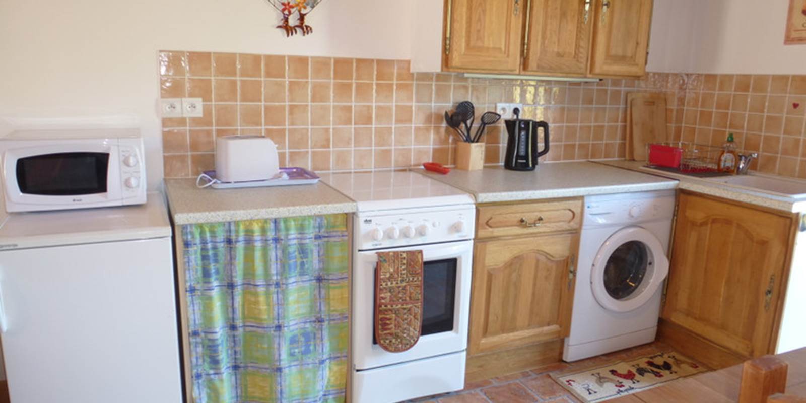 Fully Equipped kitchen in Poppies