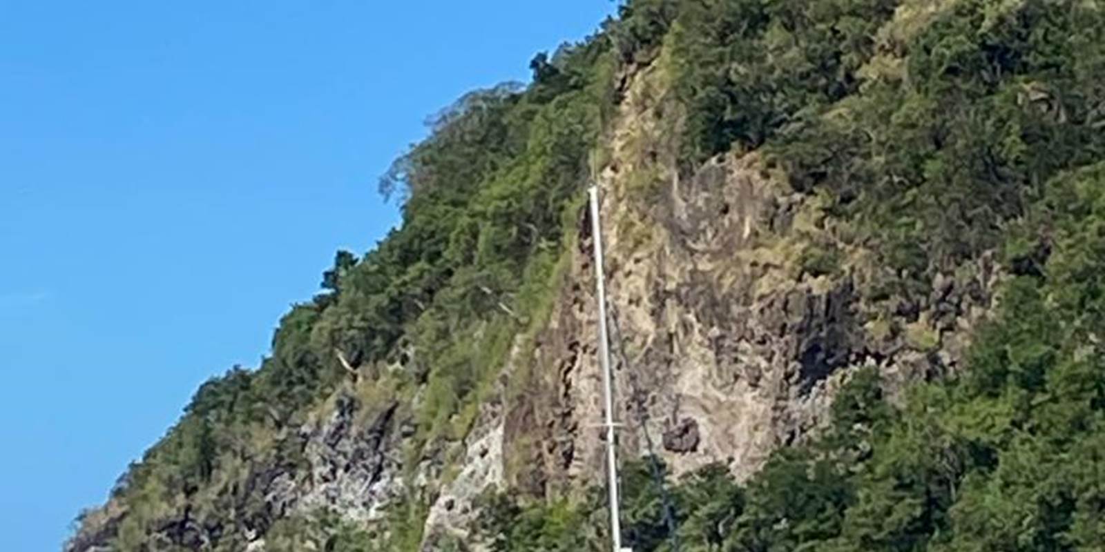 Kaona à la bouée au port de Deshaies