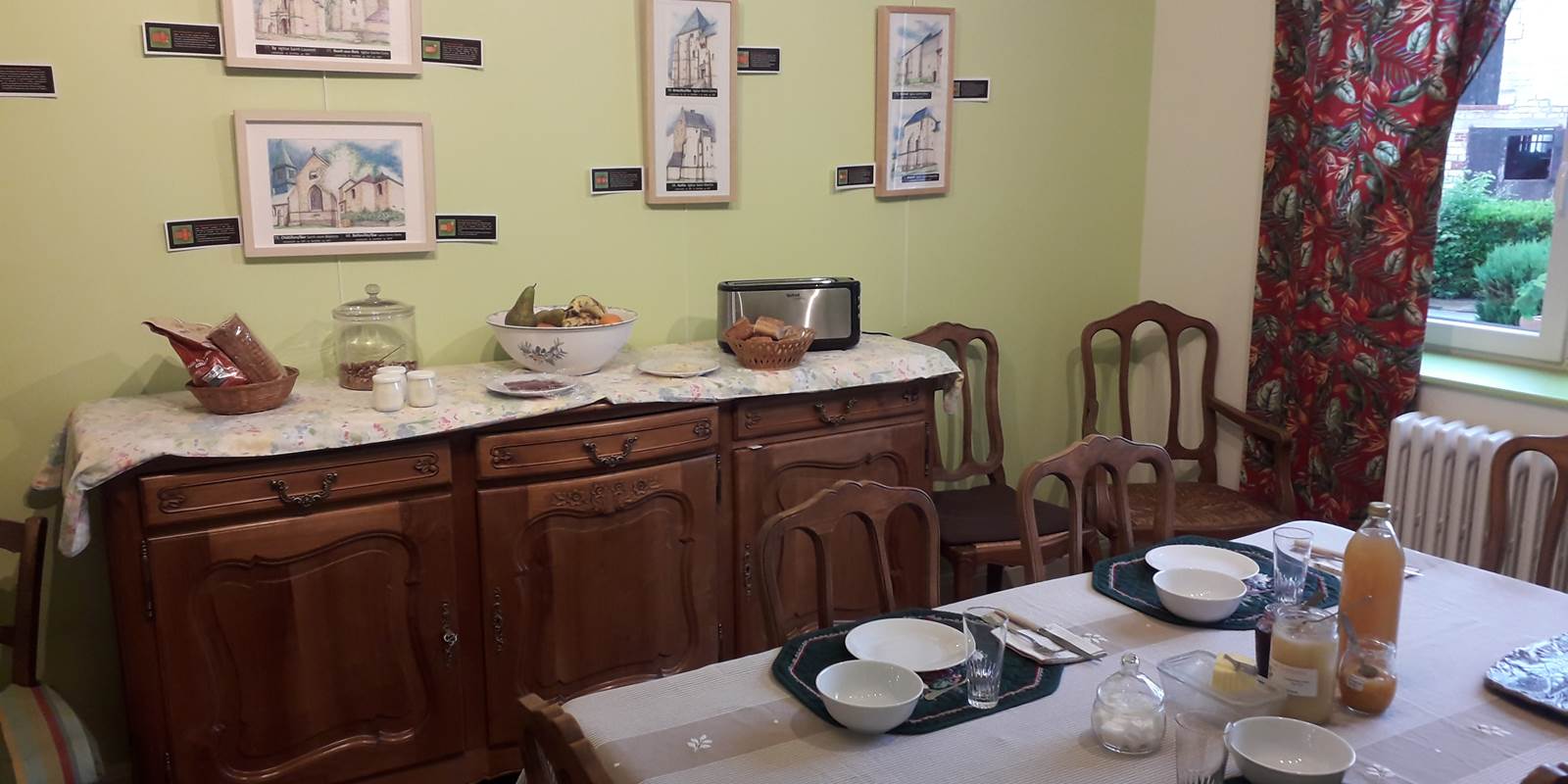 Chambre d'hôtes salle des petits déjeuner
