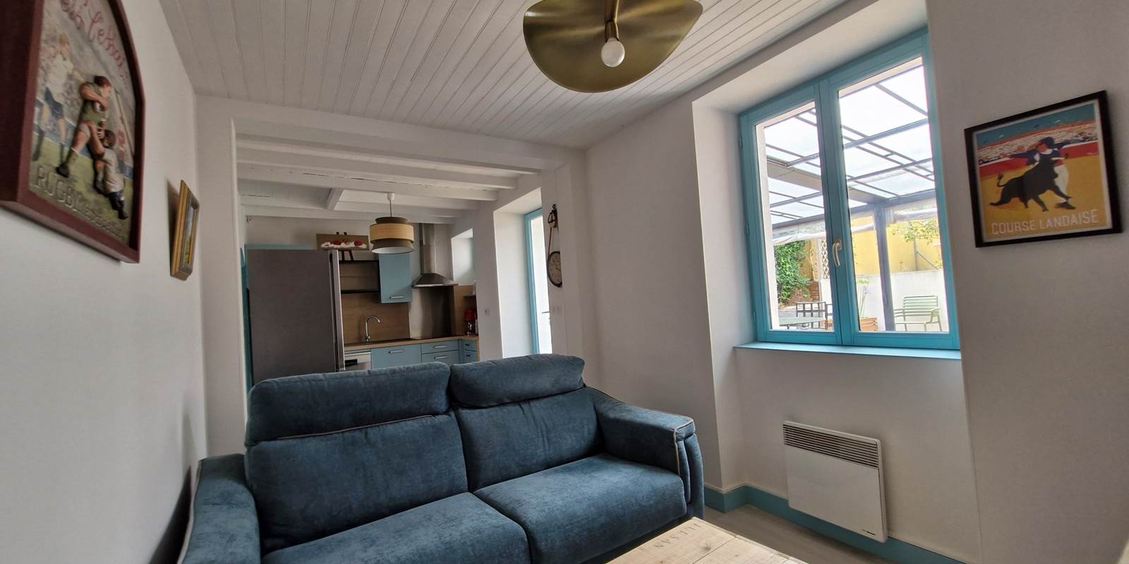 salon vue sur fenêtre terrasse
