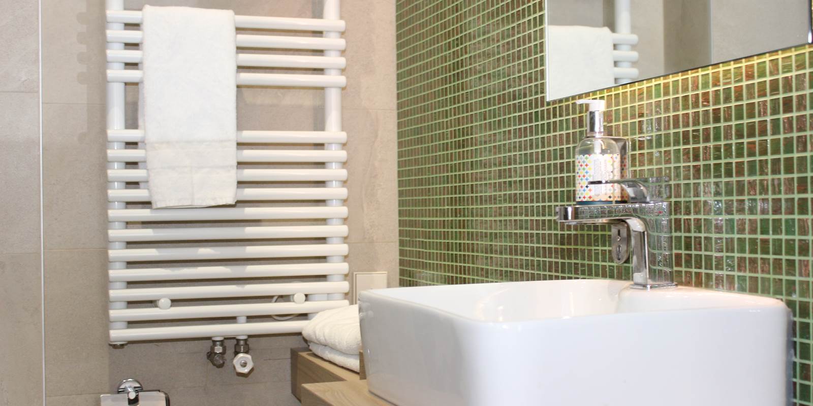 Salle de bain 2 lits hôtel Jean Bart