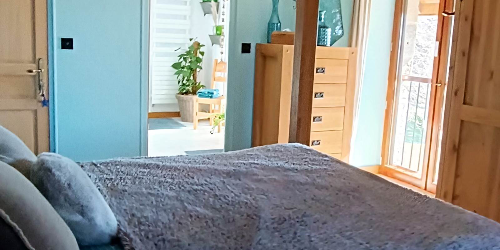 chambrecampagnechic-vue-montsducantal.chambredho1tes-hautecorrèze