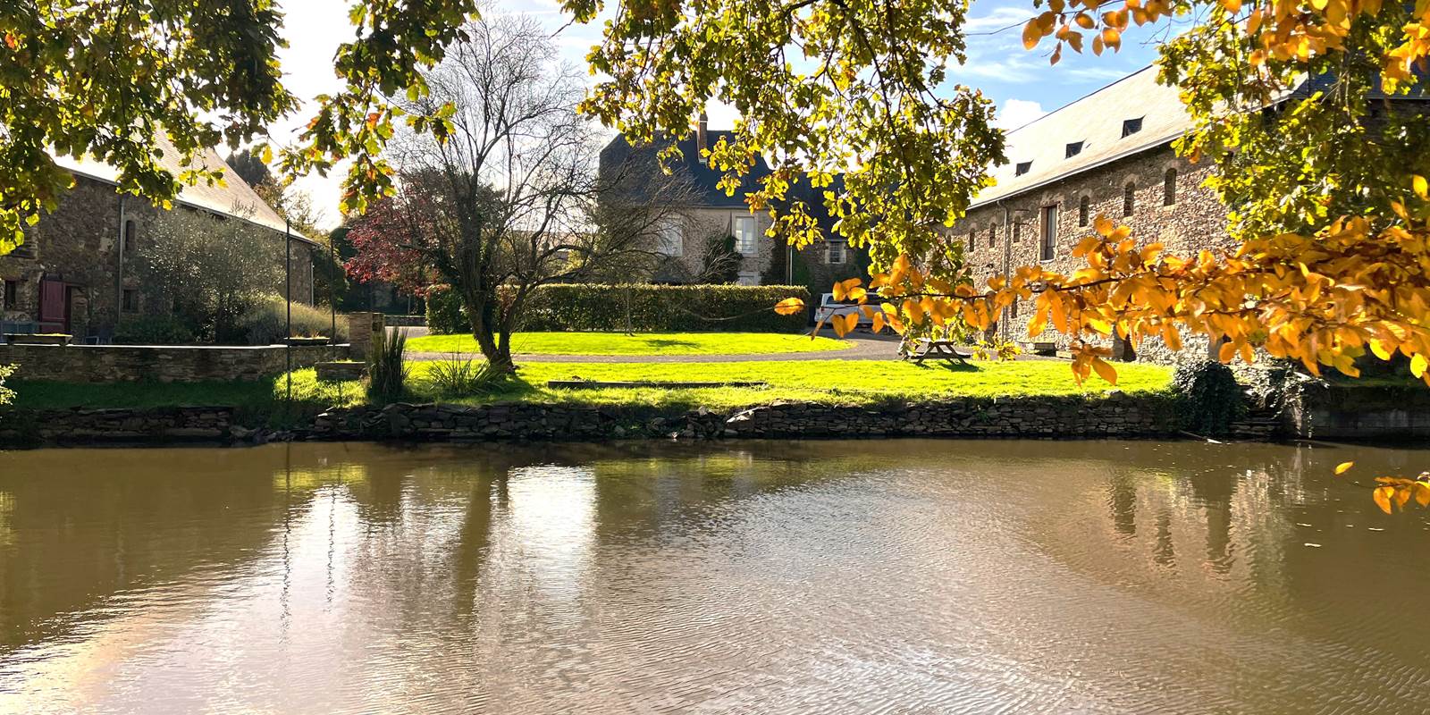vue sur le manoir paisible