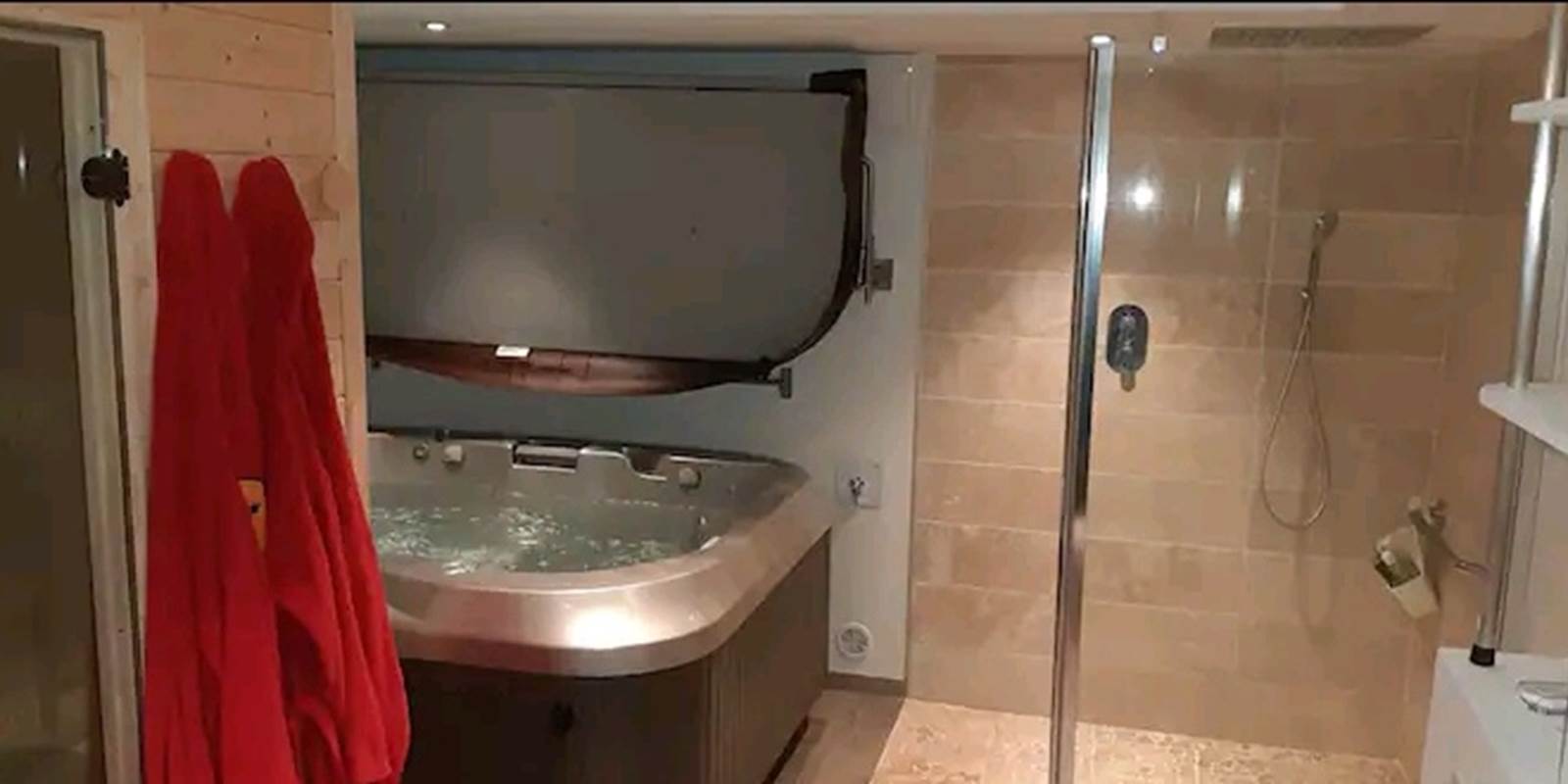 LES-SPAS-INSOLITES-Le-SPA-du-Moulin-Salle-De-Bain