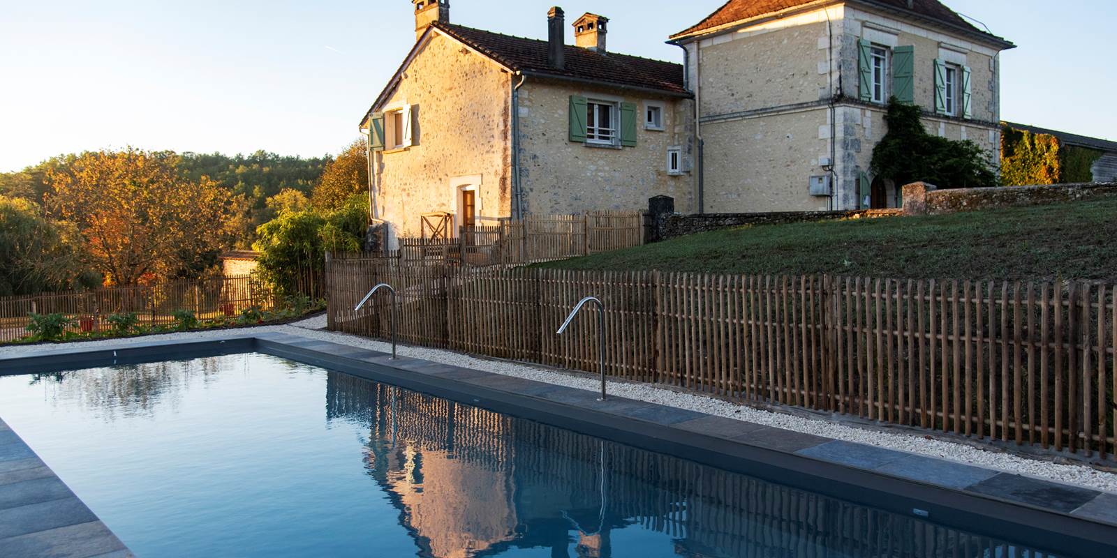 Grande Maison depuis la Piscine (c) M Dartenset