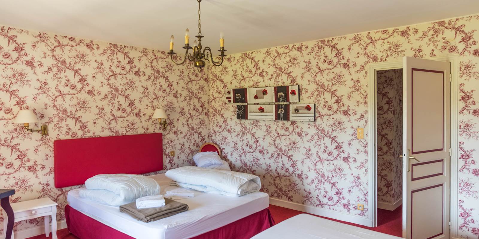 Junior suite et gîte de charme 35/36 chambre vue de l'entrée du séjour