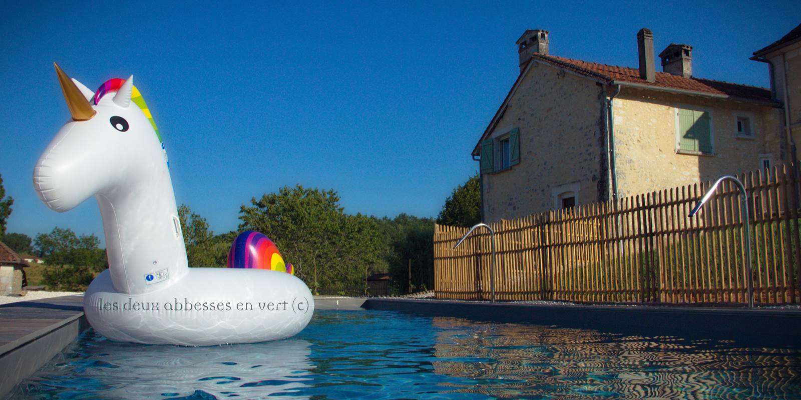 Piscine Chauffée 4 x 14 m / Volet roulant Immergé / Deux Cascades massantes