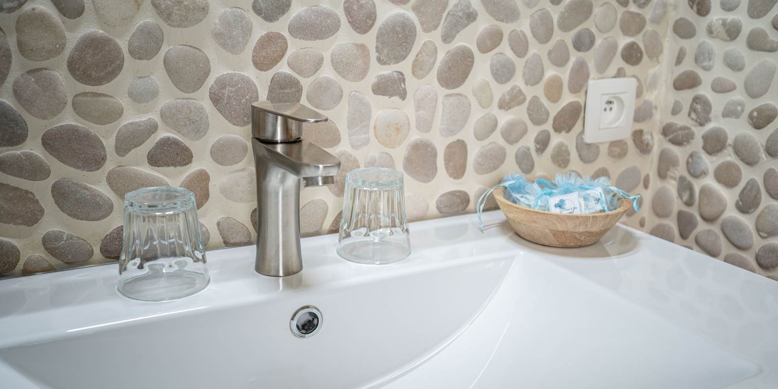 Les Pissenlits Bleus, salle de douche cocooning