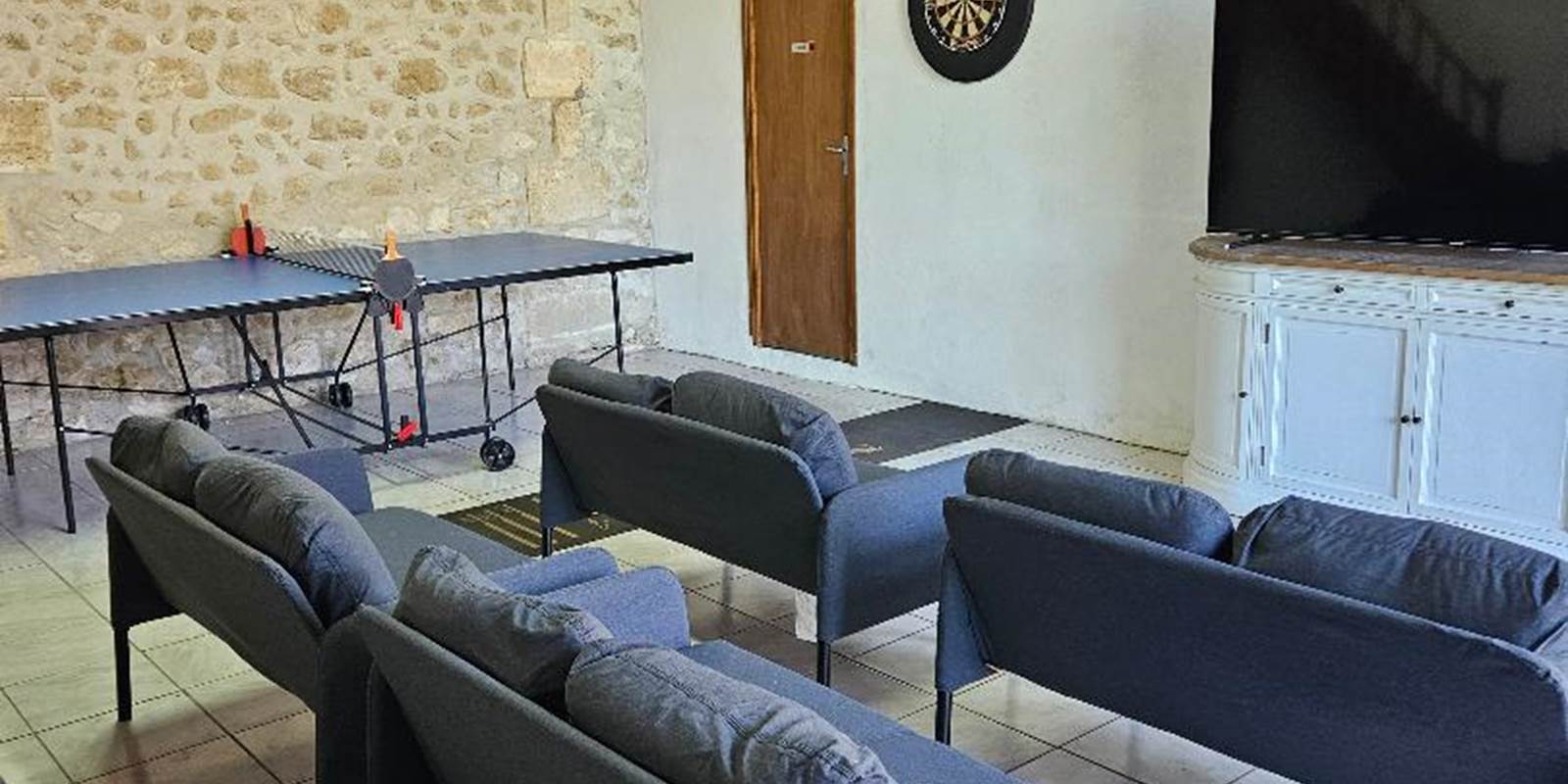 LB tv and games room