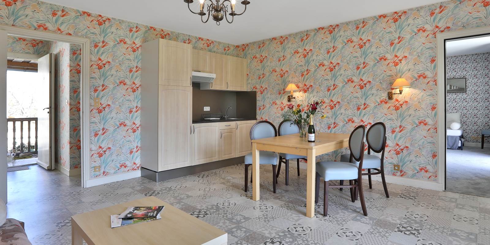 Gîte Junior Suite Gentilhommière 31-32 Cuisine séjour avec balcon au 1er étage annexe