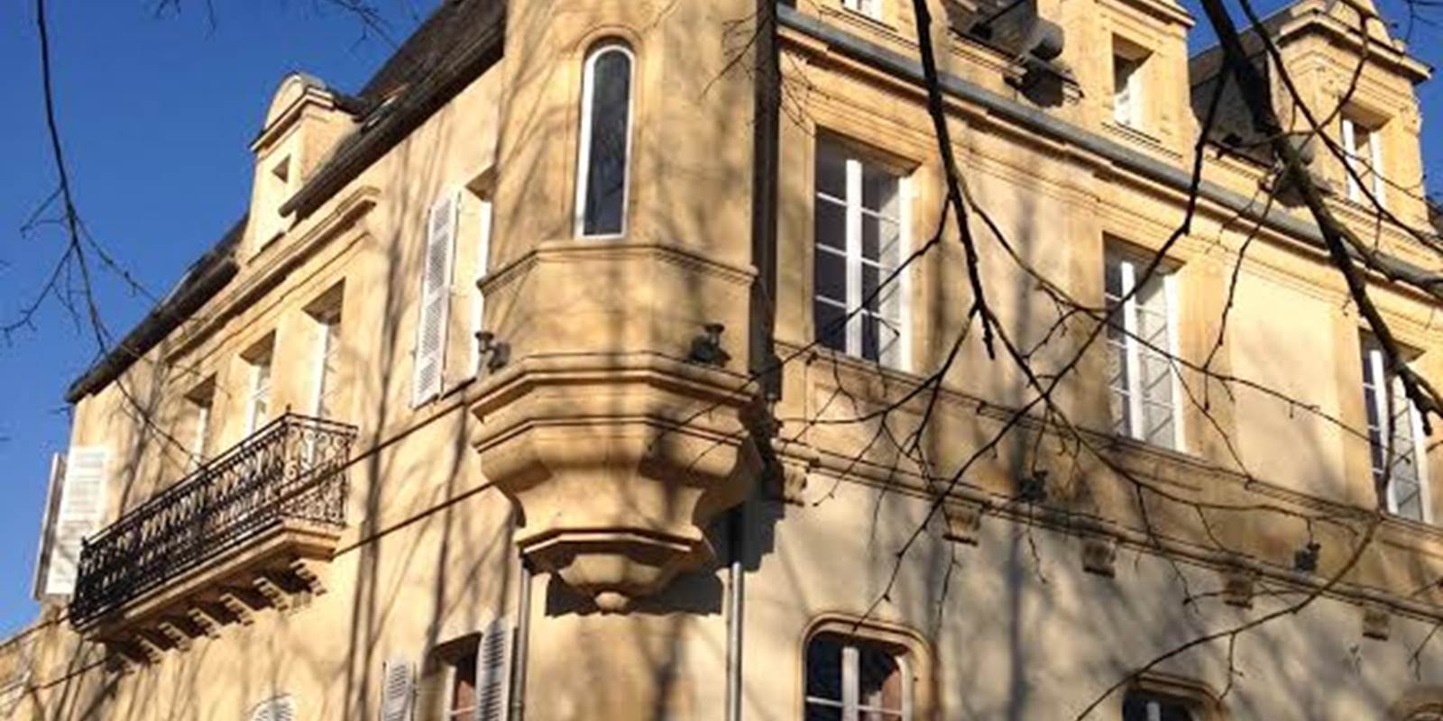 Façade sud ouest avec balcon chambre Jonquille