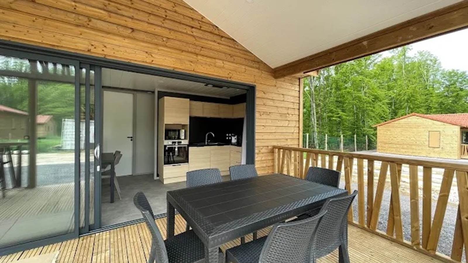 terrasse couverte privée de l'hebergement