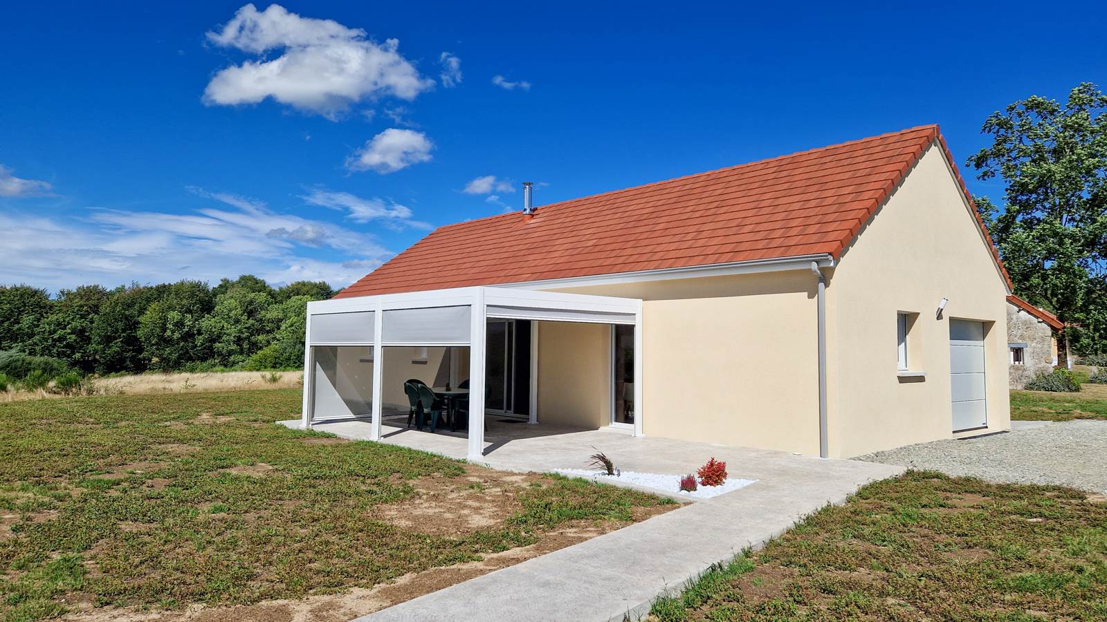 Gîte l'Unik - Vue extérieure et pergola