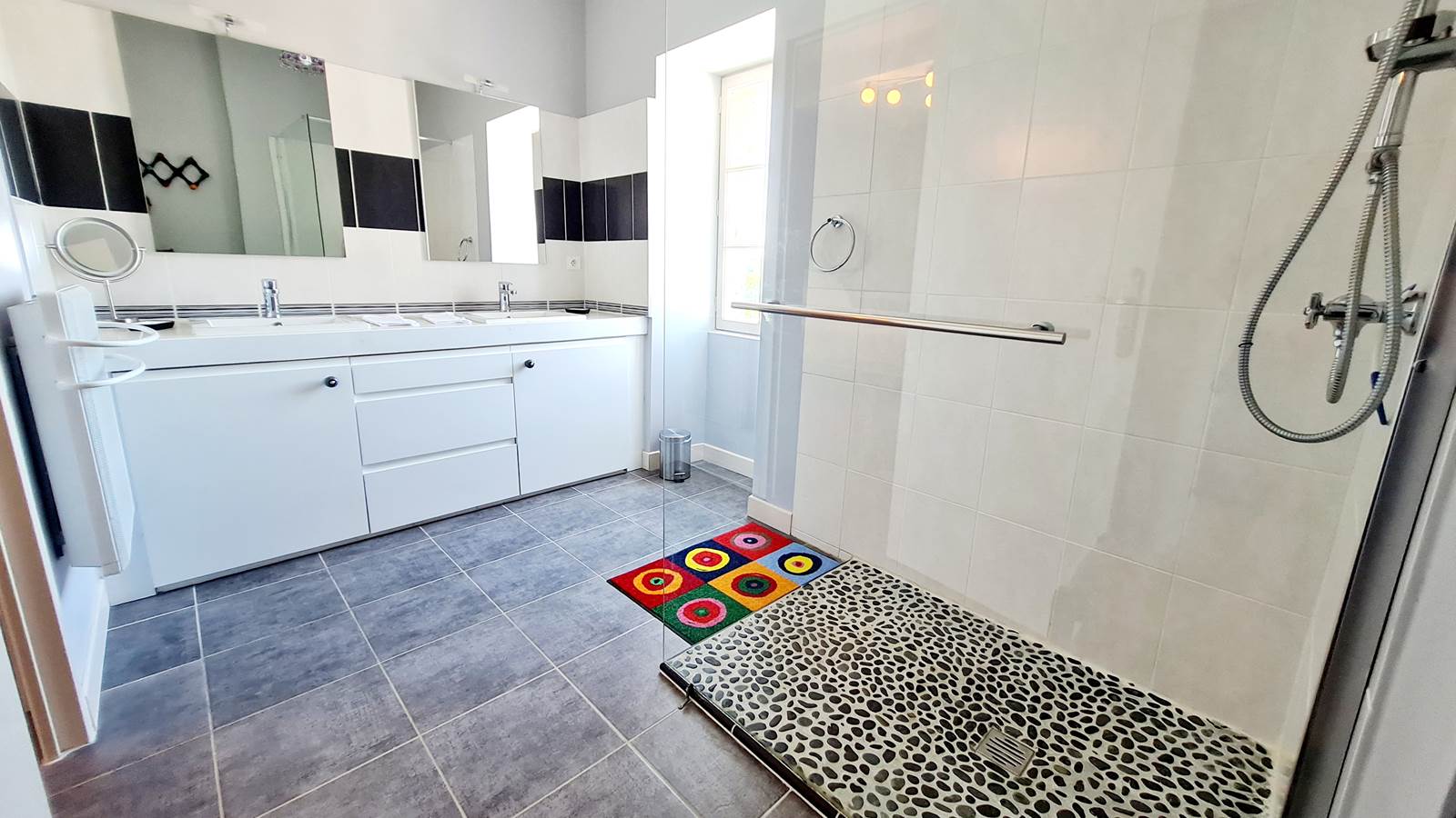 salle d'eau de la chambre parme