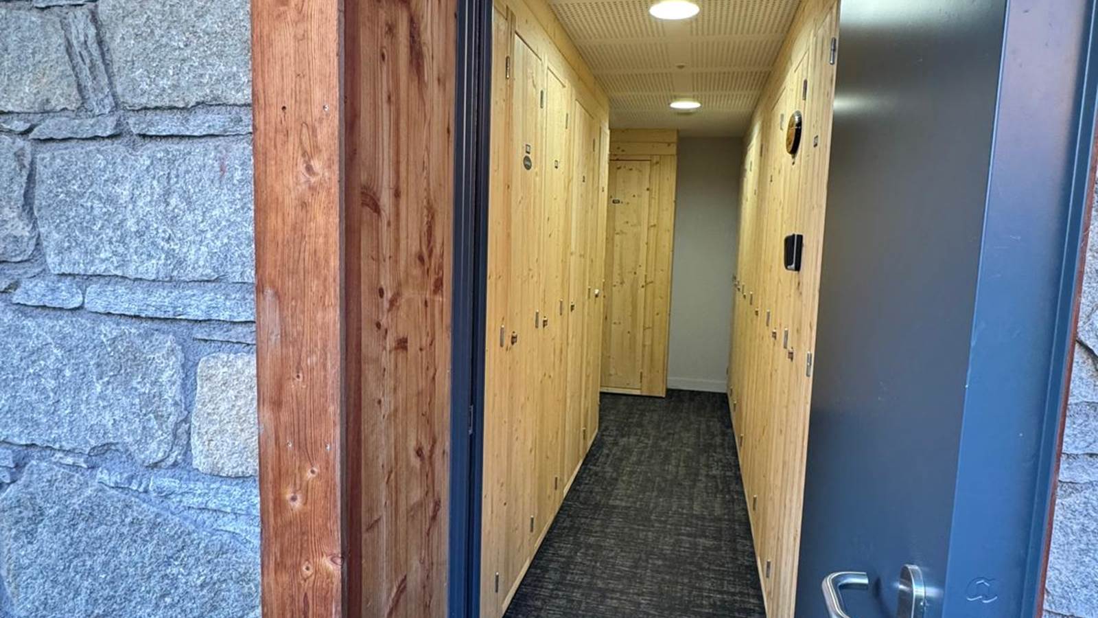 SKI ROOM