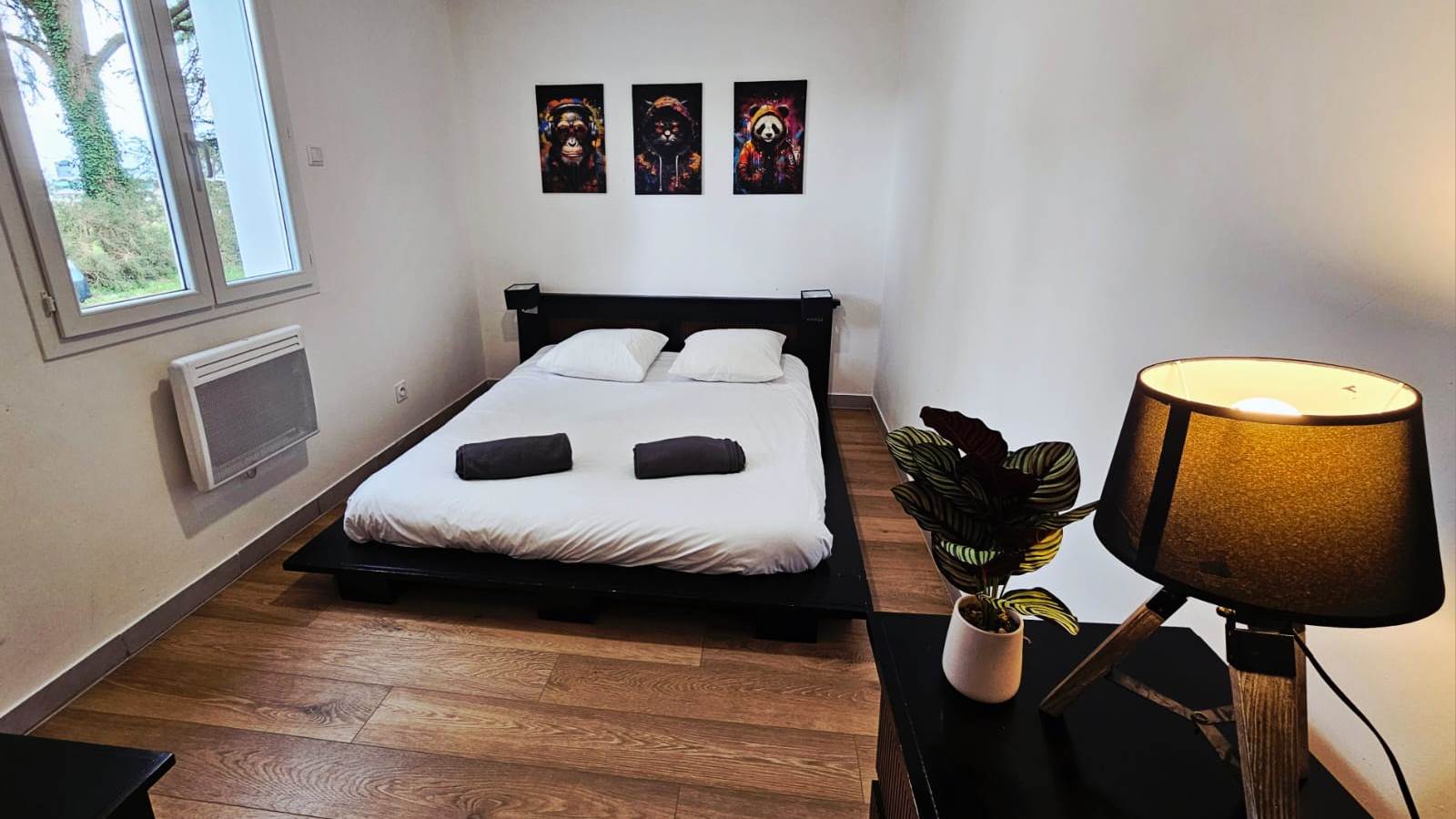 Chambre 1 au RDC, lit queen size