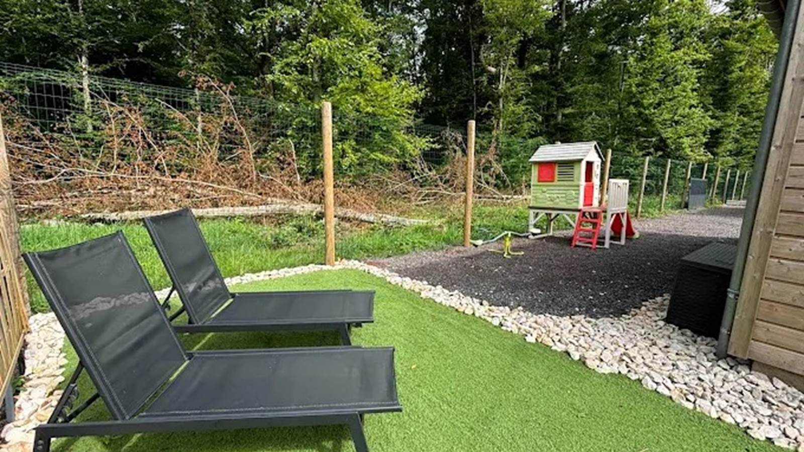 jardin clos et privé de la maison