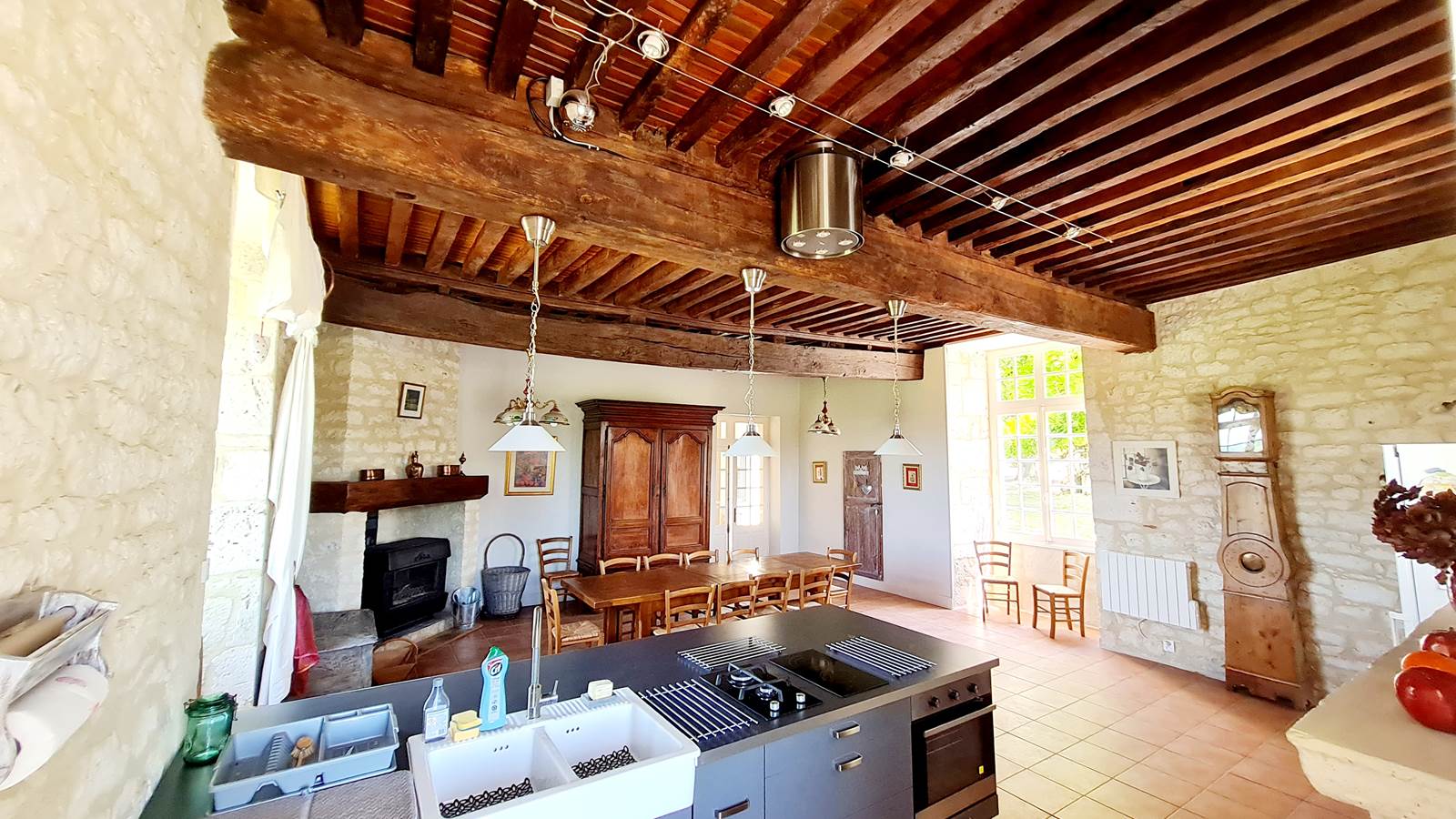 salle à vivre et cuisine