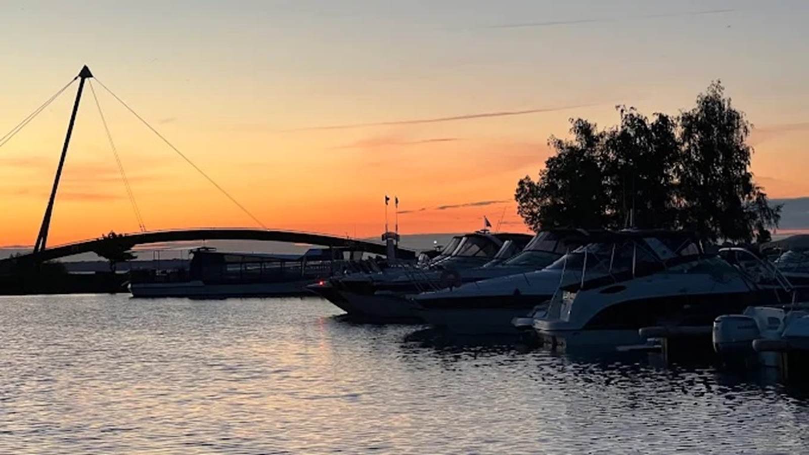 couché de soleil sur le port de giffaumont