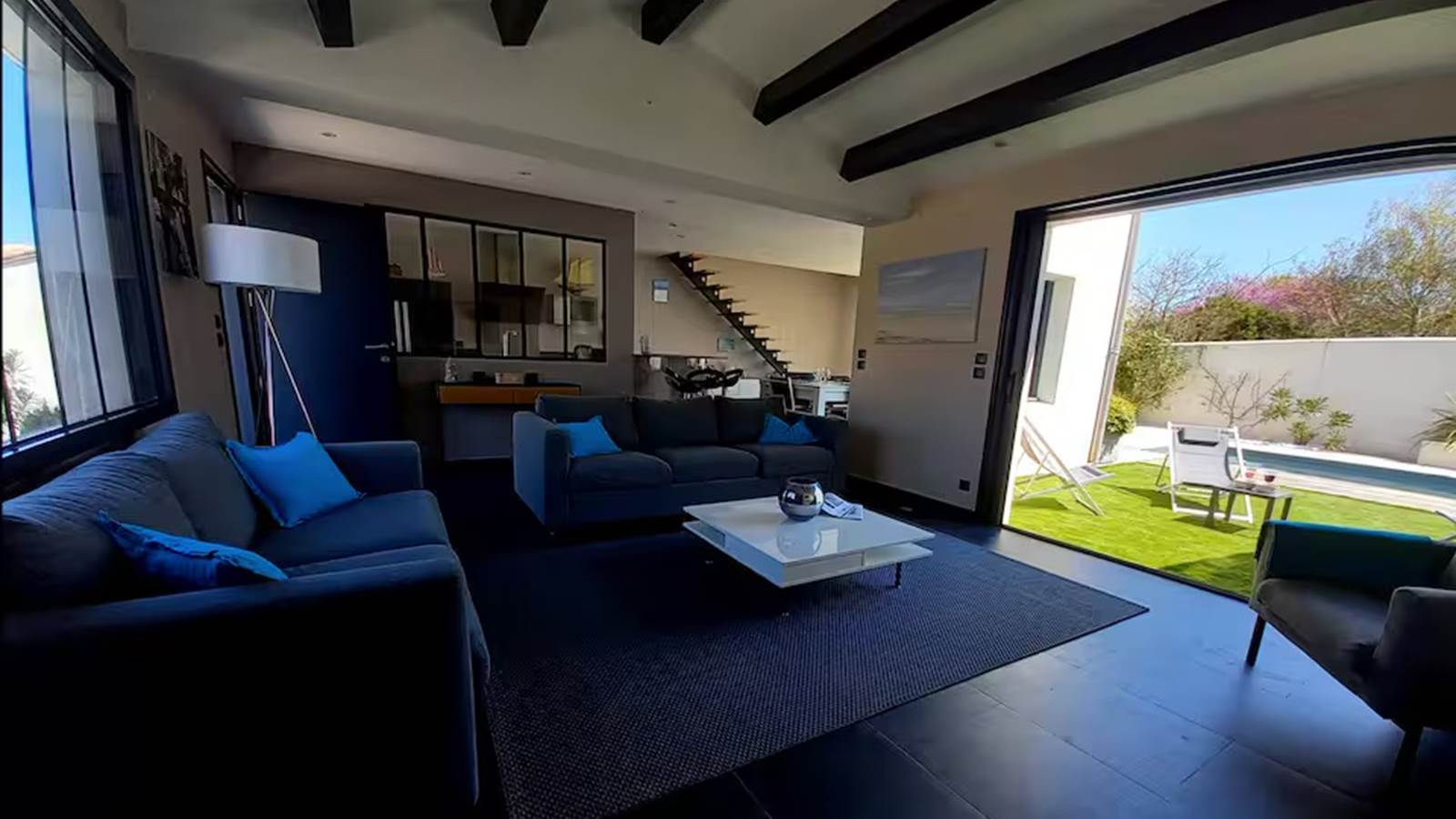 e9920315-cb17-4700-bcdb-80fb21776467