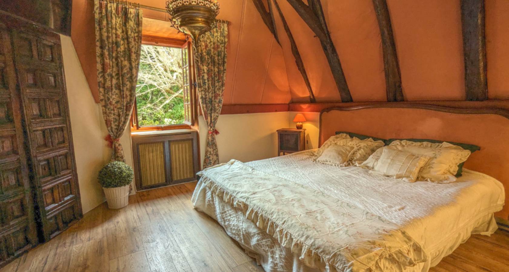 Chambre Terre Rose Bonfarto Locations Urval