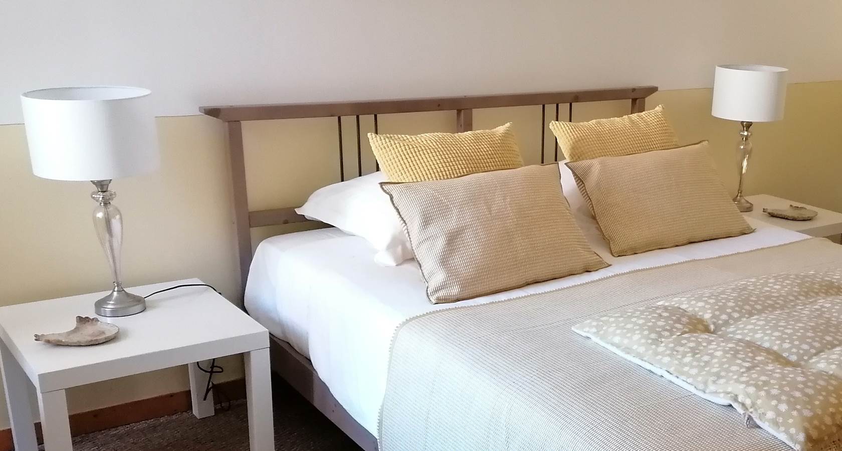 Chambre double Friesa - teintes jaunes soleil, La Malposte