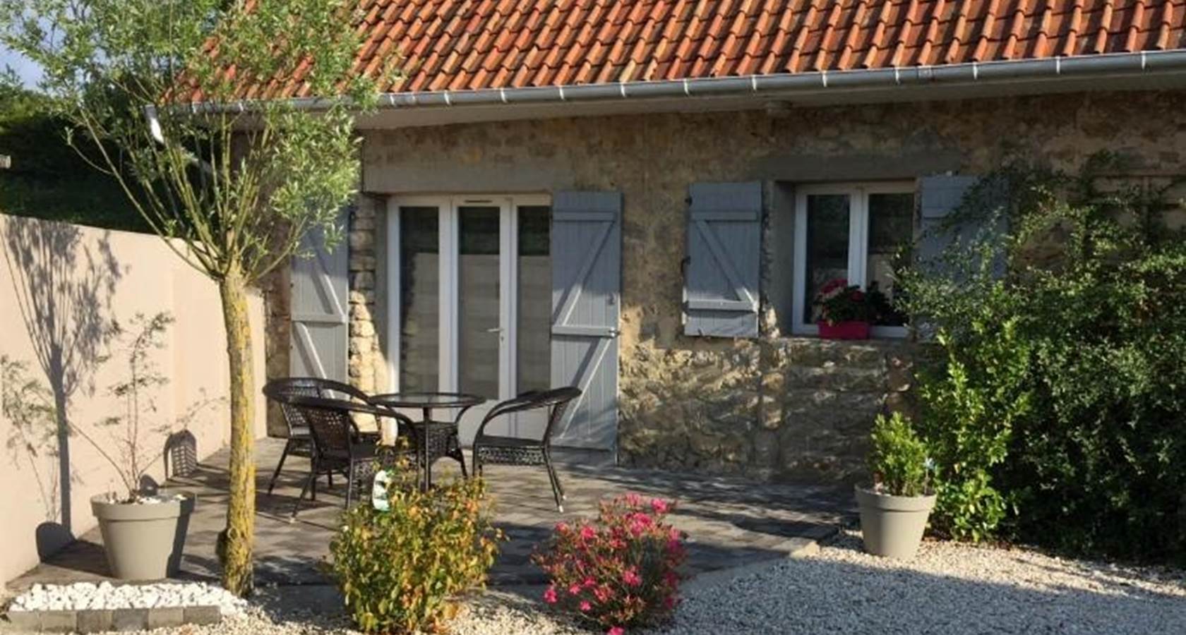 acces P'tit  gite + terrasse