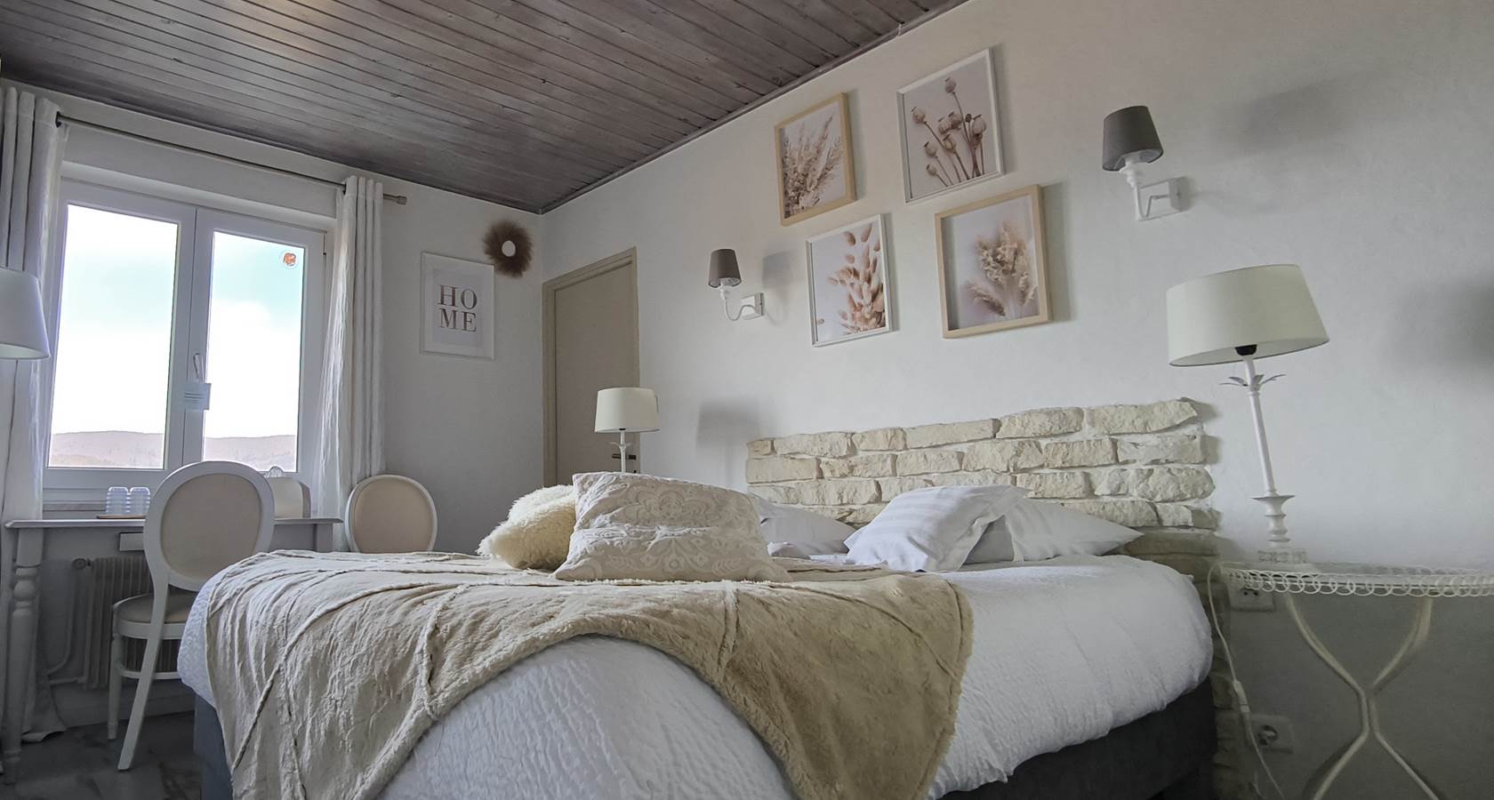 chambre coton, lit queen size, douche italienne, vue panoramique sur les vosges