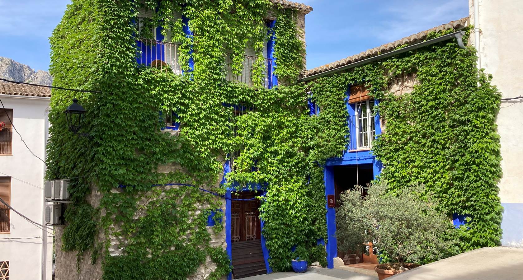 Frente Casa Gallinera Verano