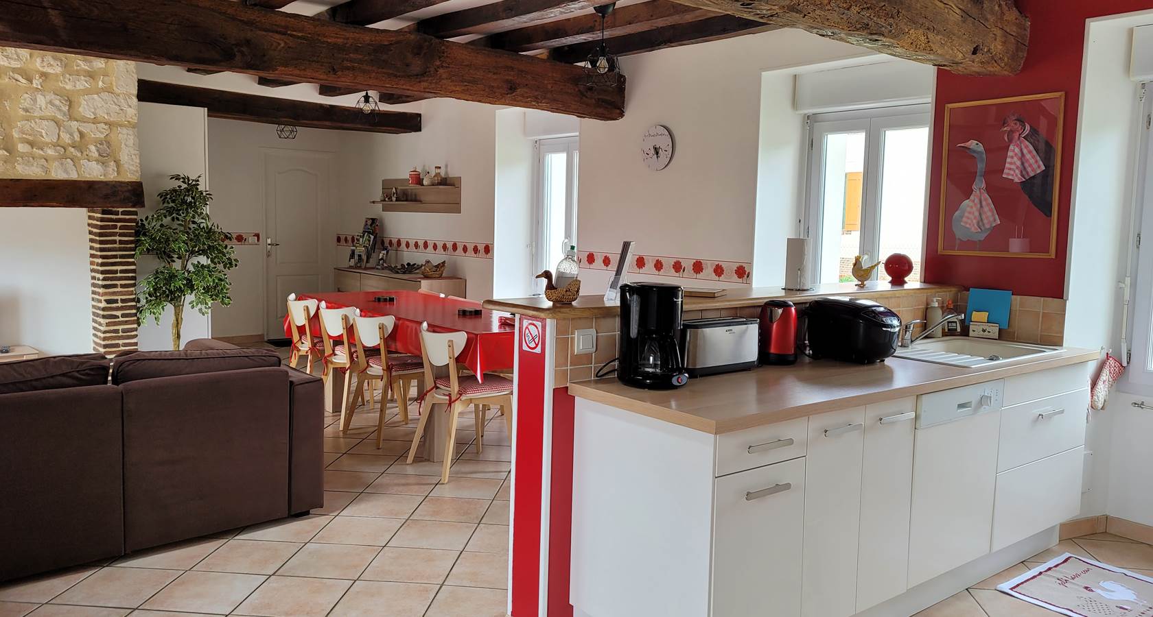 Cuisine ouverte avec salle à manger et salon pour partager de bons moments