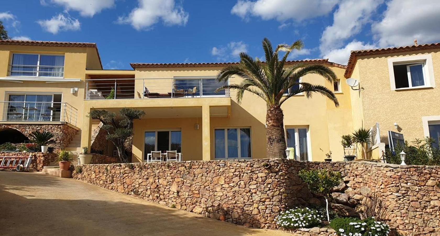 LES DEMEURES DE THAU - Havre de Paix dans Jardin Méditerranéen - Le Gîte