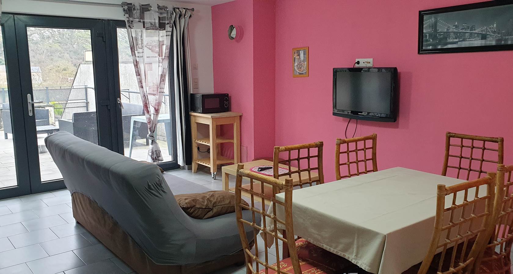 APPARTEMENT 1ER ÉTAGE AVEC TERRASSE 4+2 PERS