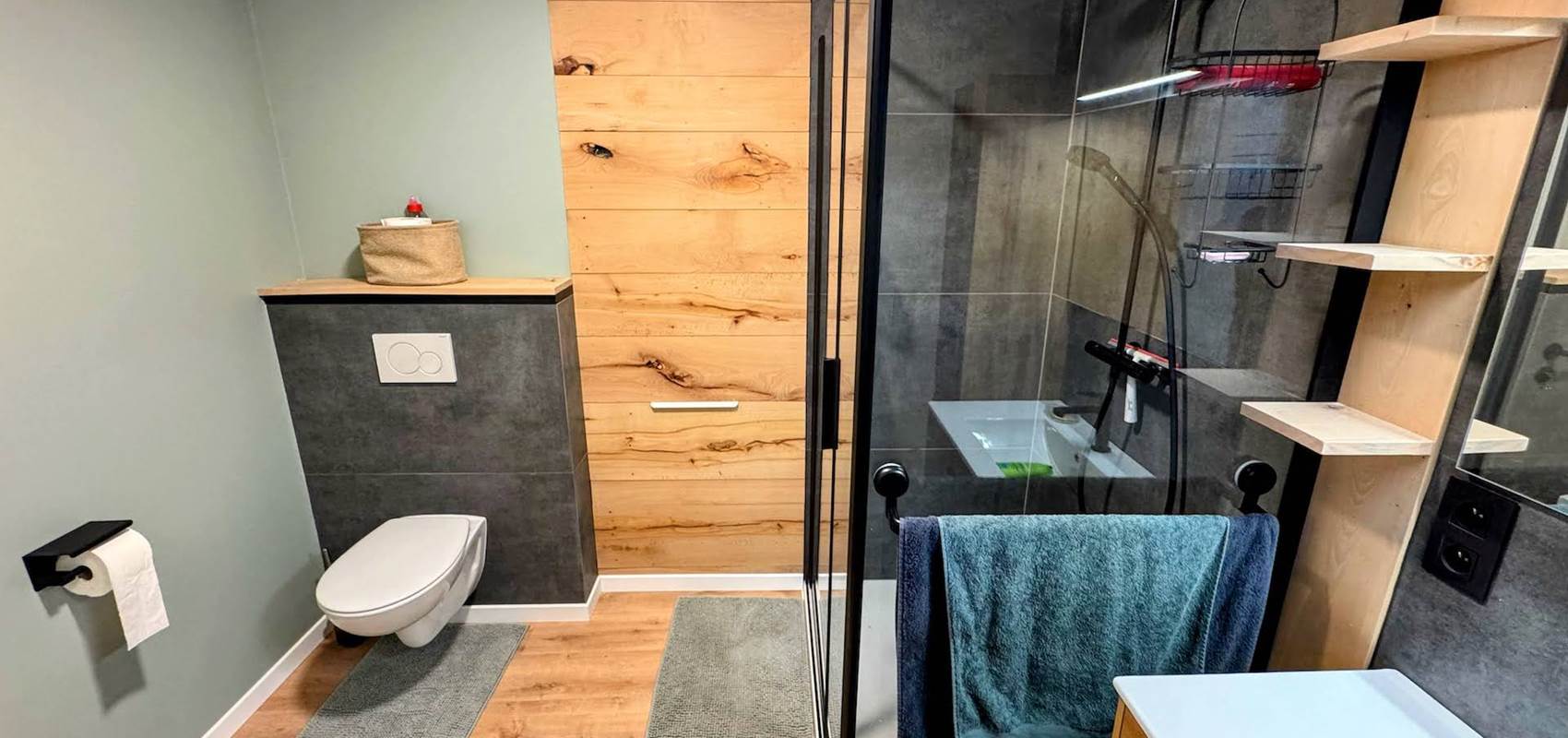 Salle de bain privative de la chambre 1