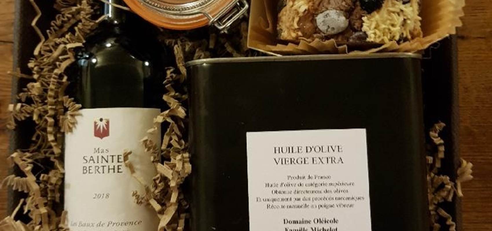 panier gourmand mas sainte berthe tapenade maison cake aux olives maison huile d'olive extra vierge