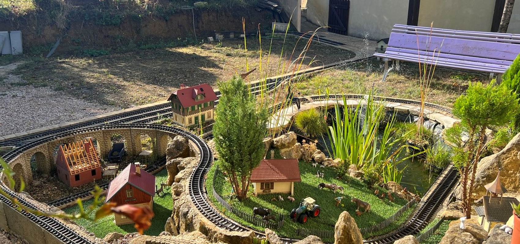 Le circuit autour du bassin