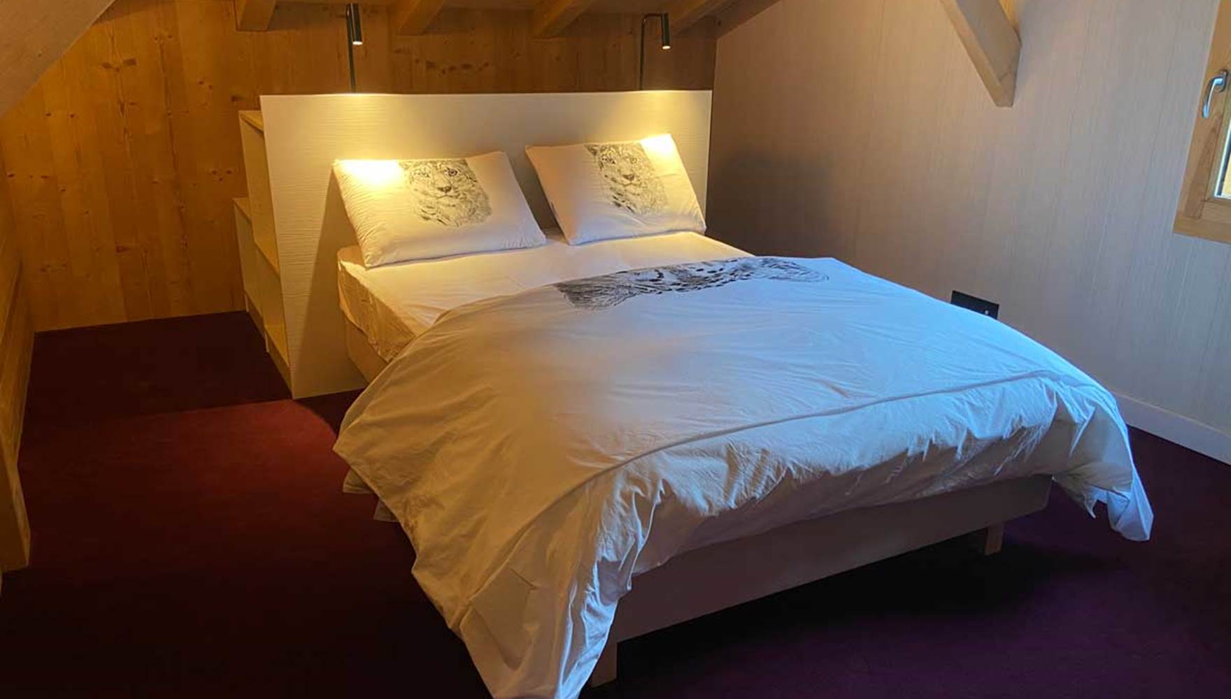 Chambre-entie`re-avec-draps-Sommand-Les-Carroz-de-Mary-2