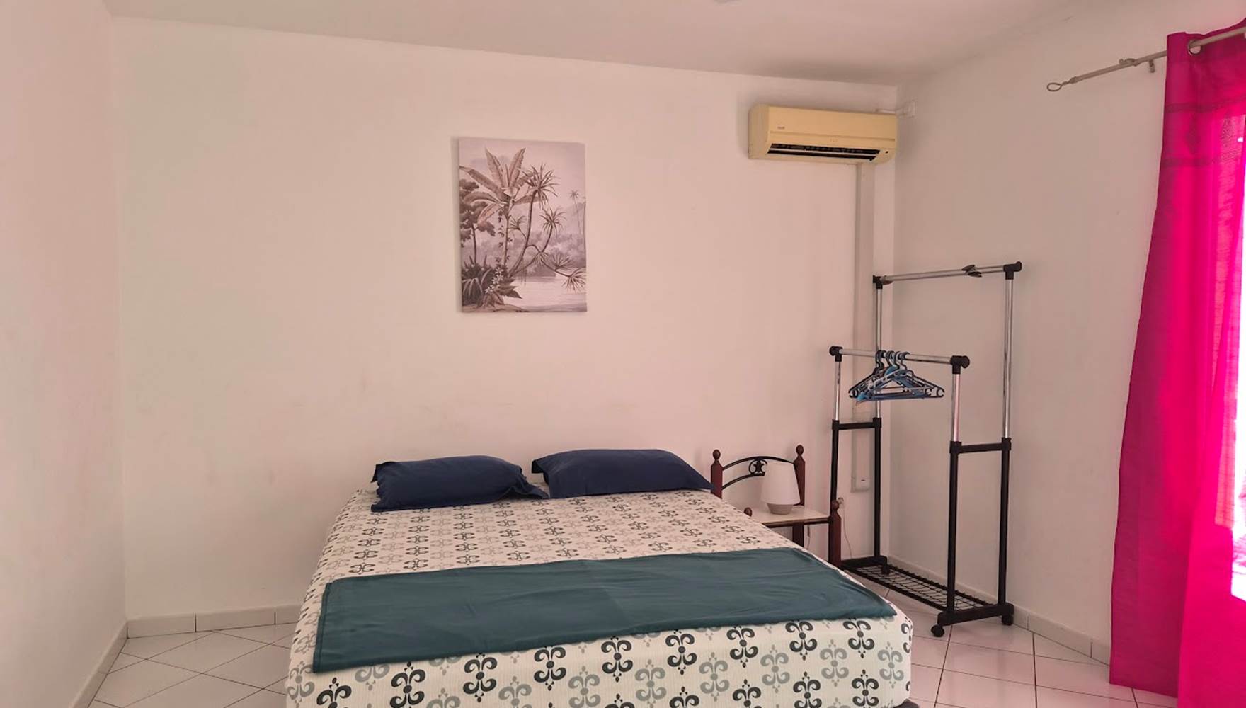 Chambre 2 sur rue lit 160/200