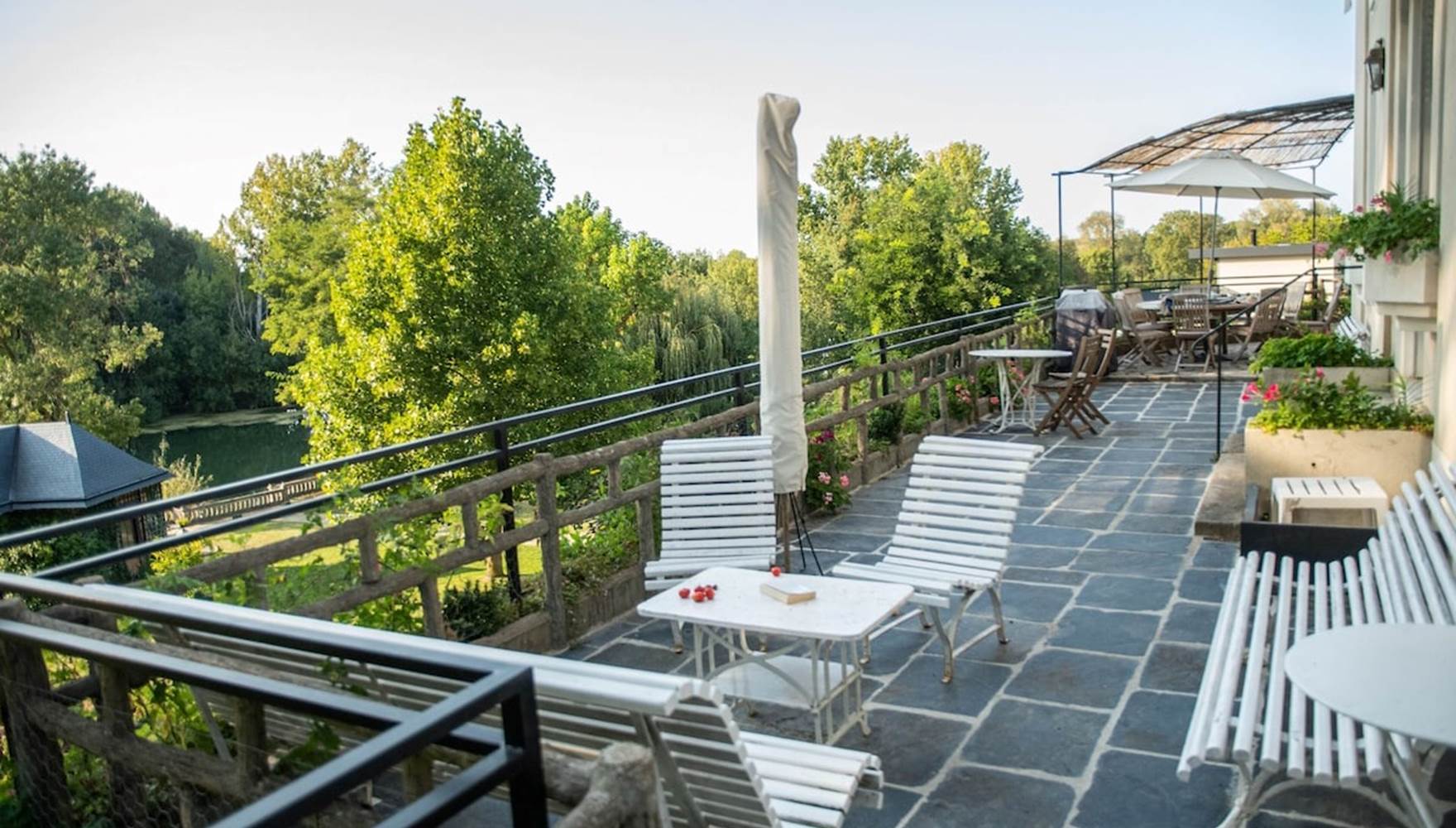 gite-proche-angers-grande terrasse- vue imprenable