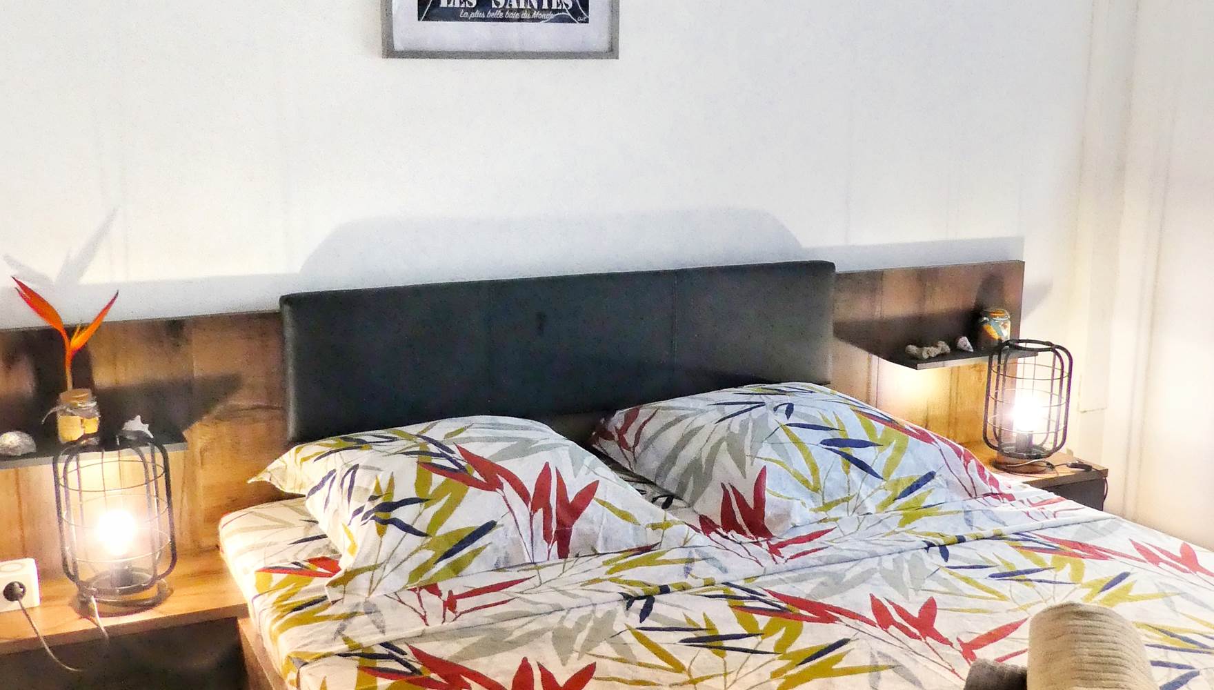 Duplex Toti la - Chambre du bas vue coté fenètre en portrait