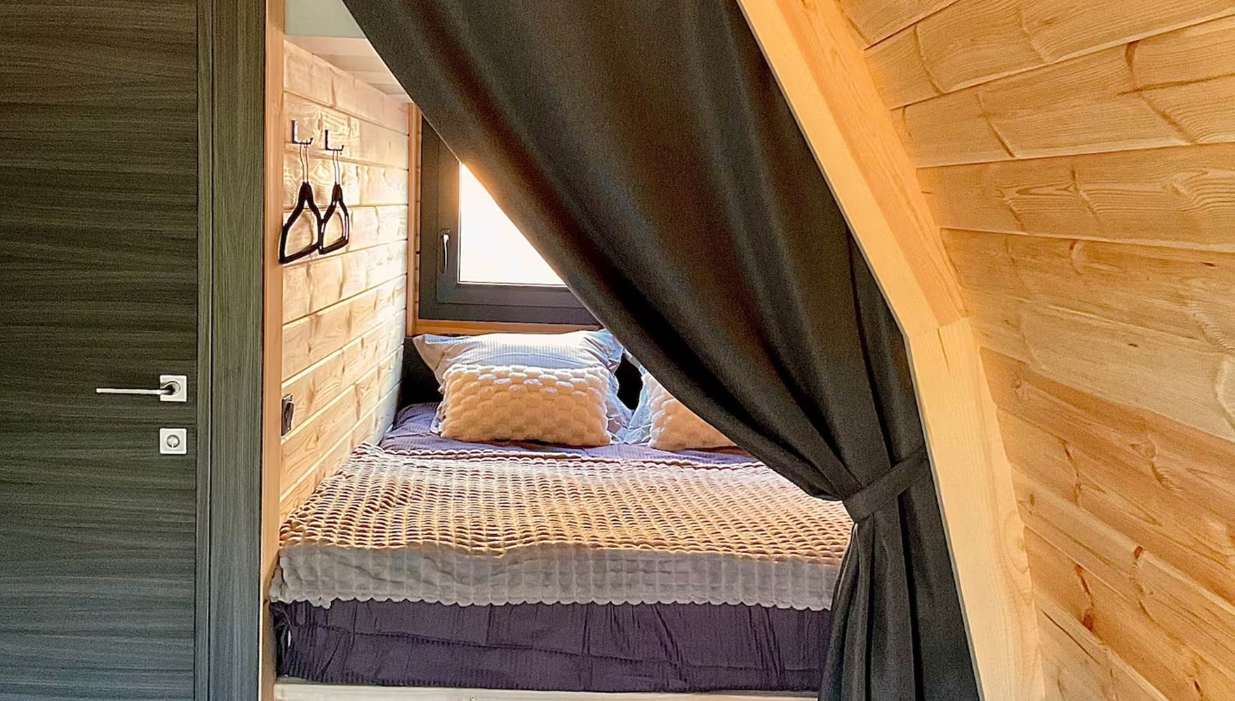 44e04f95-2247-439d-a768-a74b42598284