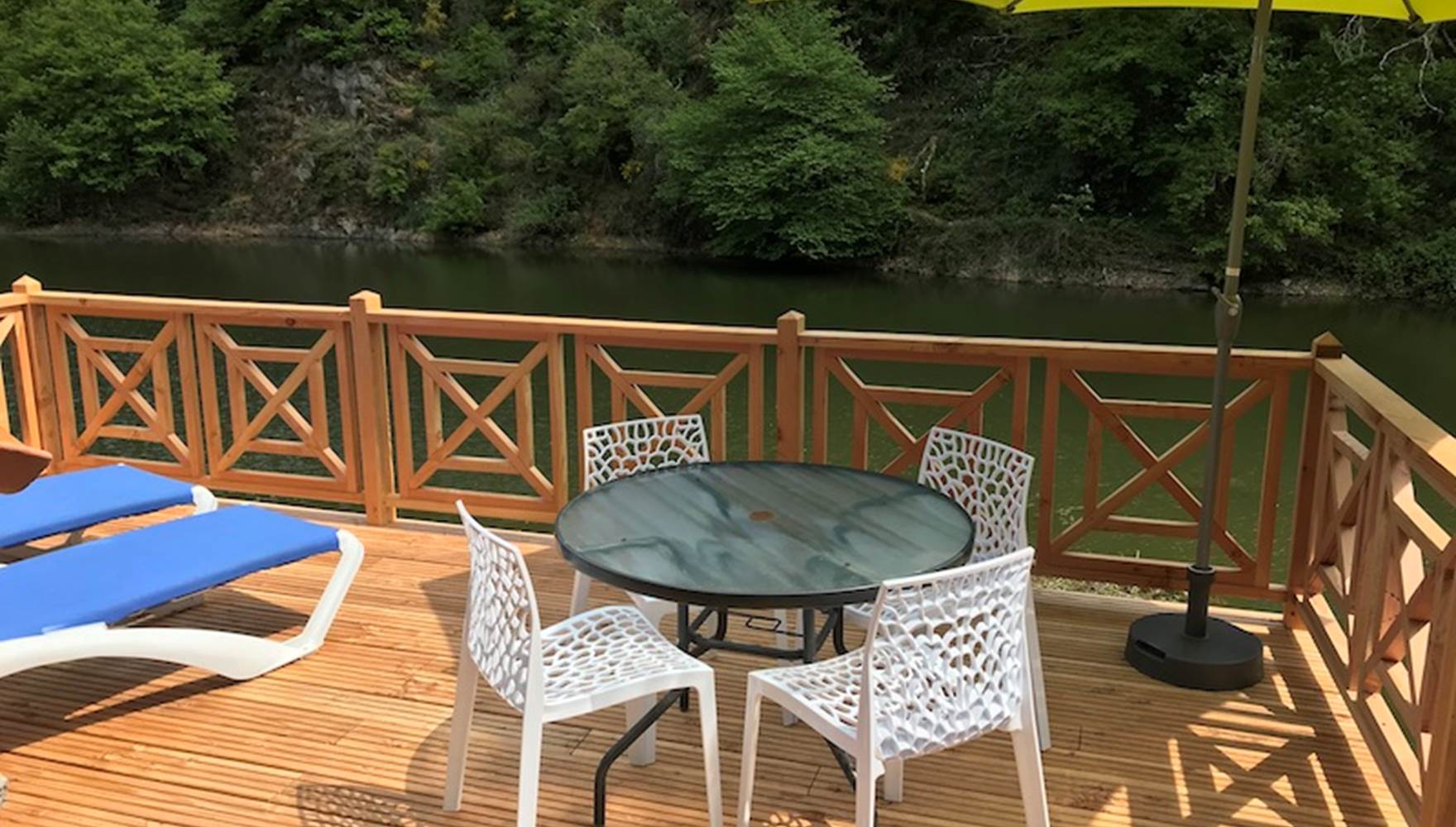 terrasse jardin avec salon de jardin