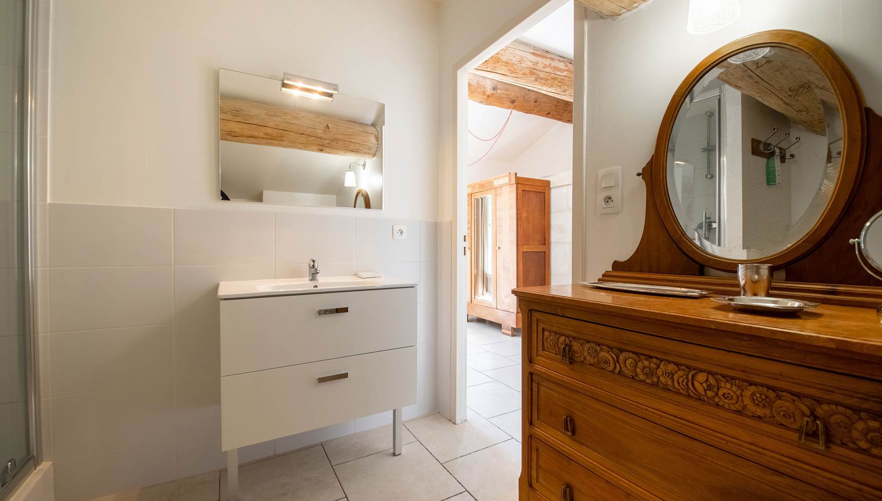 Mas-de-Martinet-chambre-Art-Deco-salle-de-bain