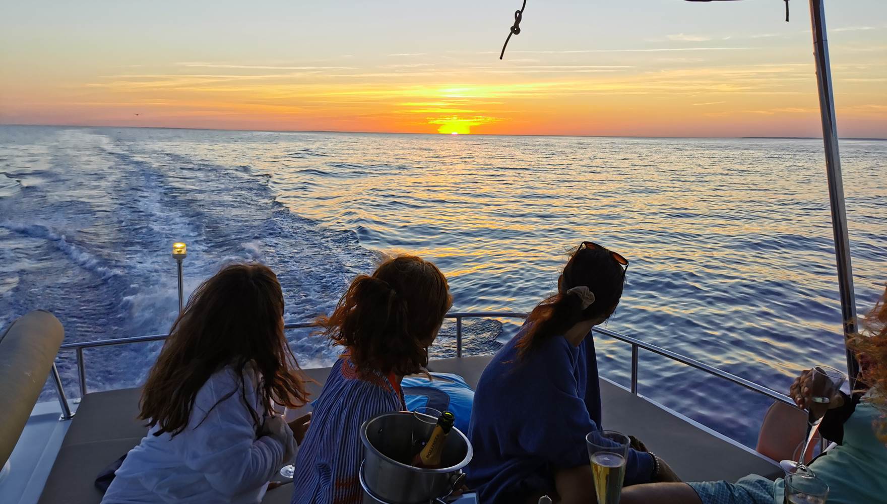 Coucher de soleil à bord du yacht