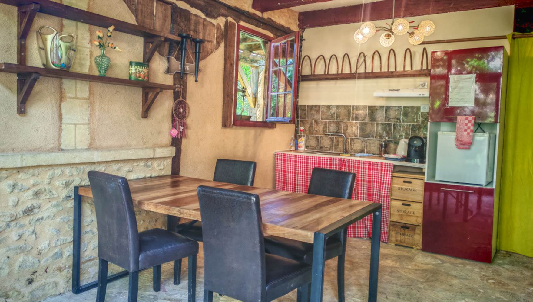 Espace de Vie, partagé avec la Chambre Terre Rose