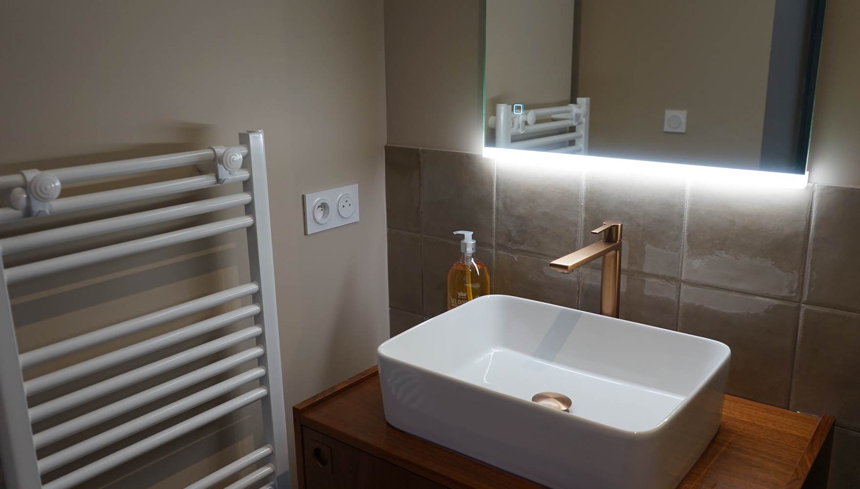 salle de bain chambre familiale