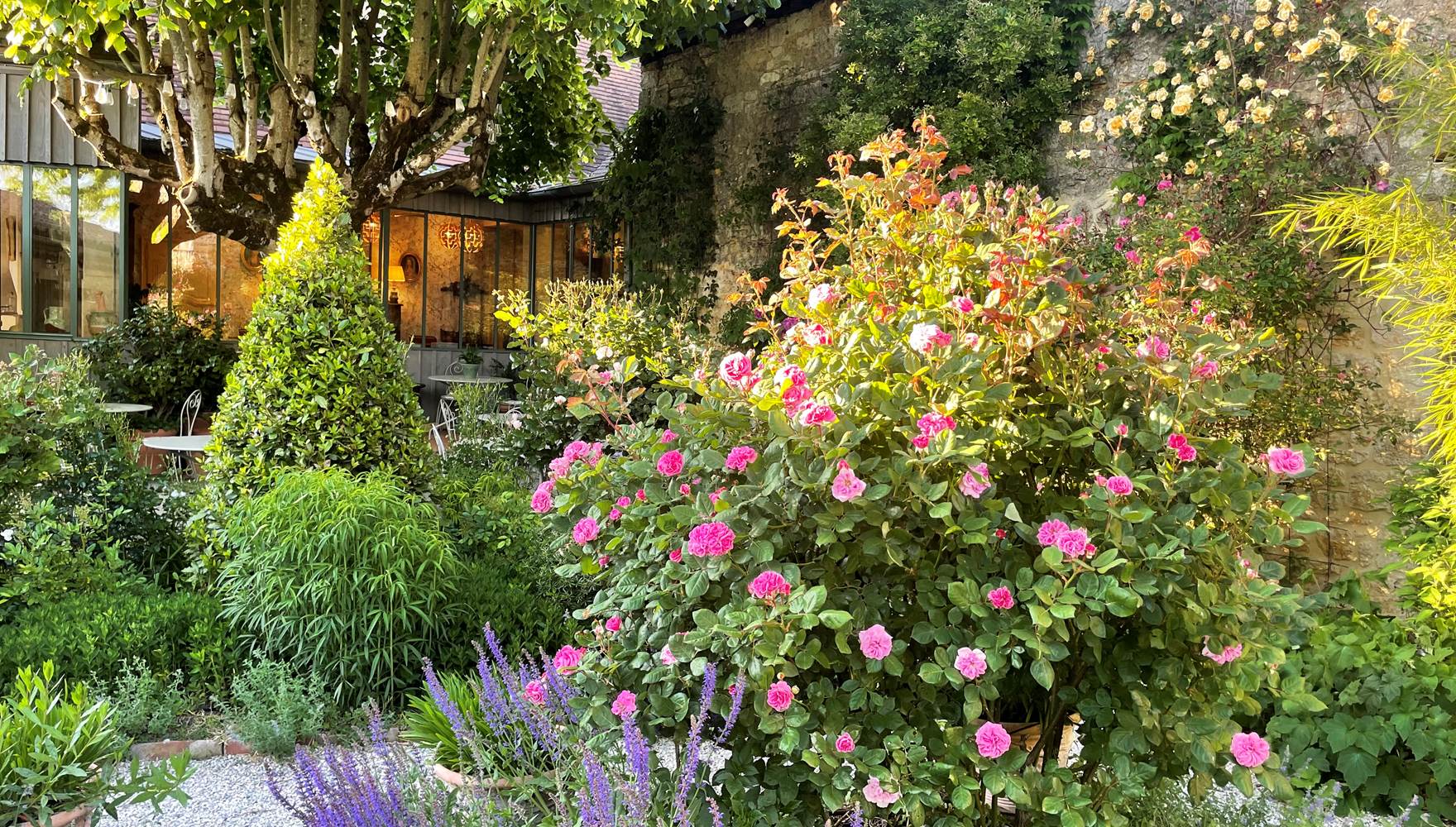 Jardin avec vue panoramique sur la vallée