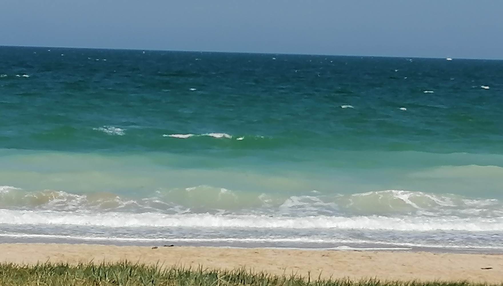 La plage d'Hermanville-sur-Mer, à 10 minutes de la maison d'hôtes La Malposte à Reviers
